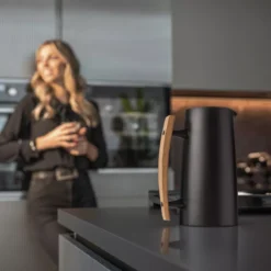 RIVIERA '63 Carafe Thermique GUZZINI 1 L Noire -Élégance Bar Soldes riviera 63 carafe thermique guzzini 1 l noire 1